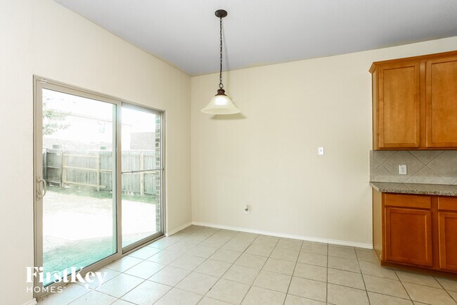 Building Photo - 2911 Thistlewood Dr