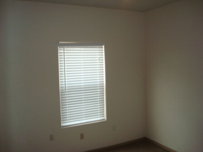 Foto del edificio - Cute Townhouse in Desirable Area- Close to...