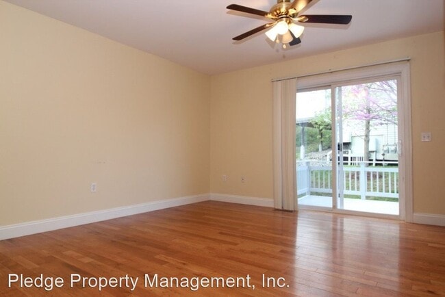 Building Photo - 2 br, 2.5 bath House - 8 Paddock Lane