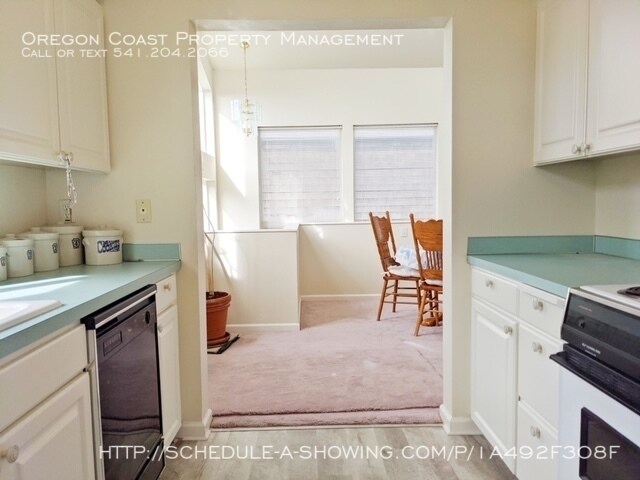 Building Photo - Fully furnished beach house