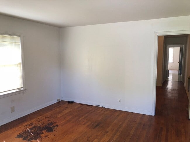 Foto del edificio - 1902 Shelby Ave