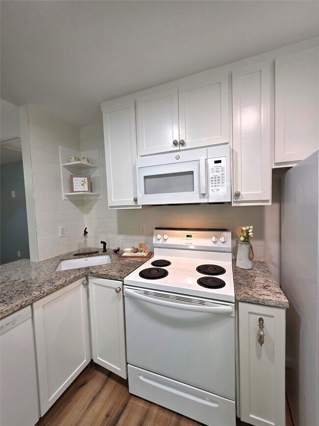 Foto del edificio - 5422 Pine Ave