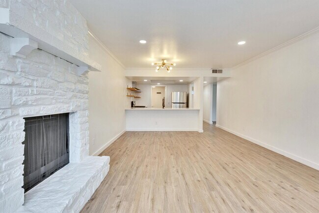 Foto del edificio - 6910 Lovely Ln