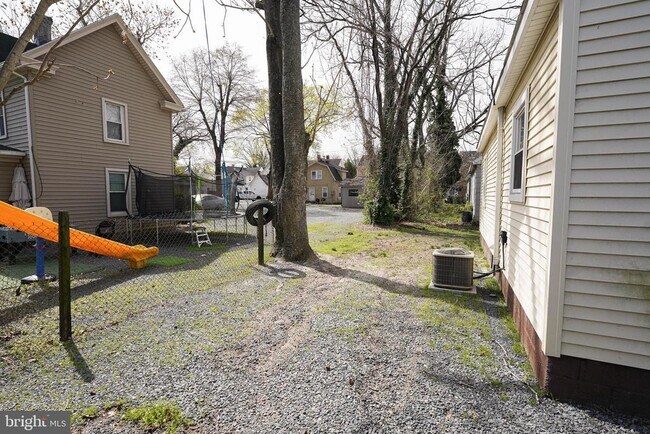 Building Photo - 401 Newton Terrace