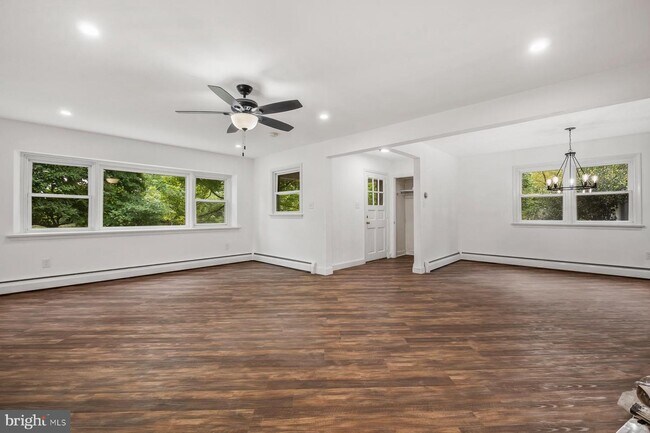 Building Photo - 804 Forest Ln