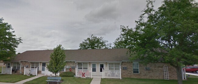 Building Photo - 995 Meadow Ln
