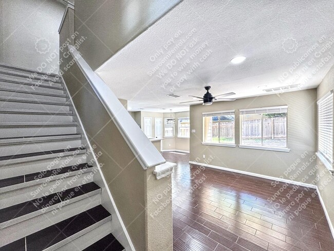 Building Photo - 833 Sagewood Trail