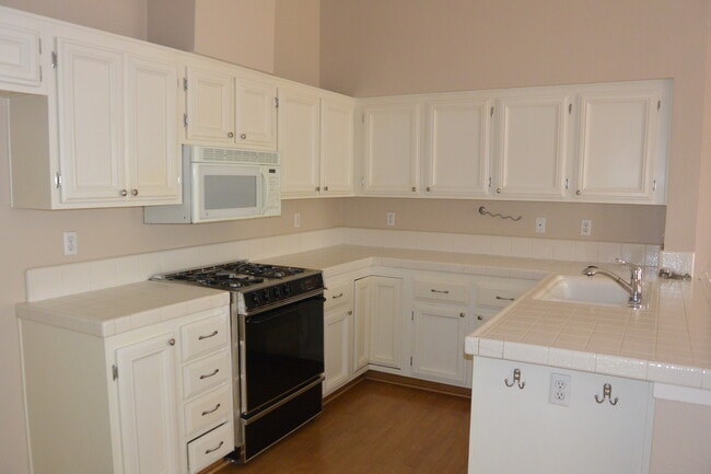 Building Photo - Desirable SW area