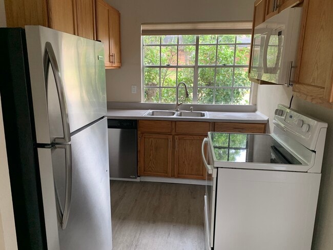 Foto del edificio - 202 W Val Verde Cir