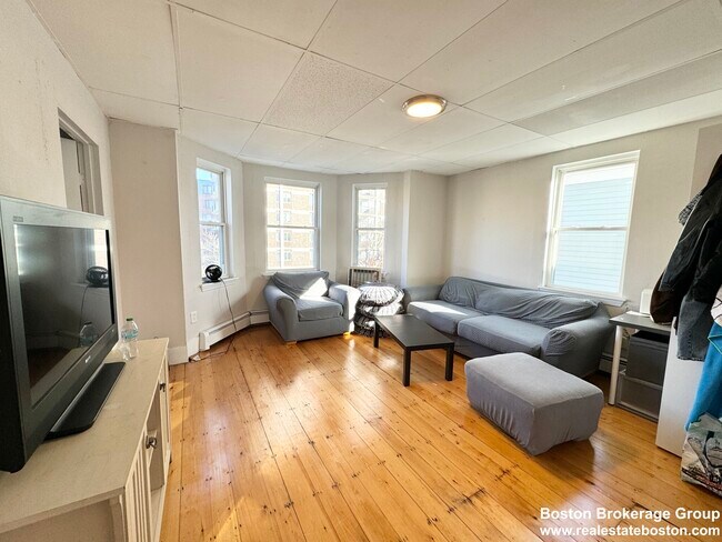 Foto del edificio - 1572 Tremont St