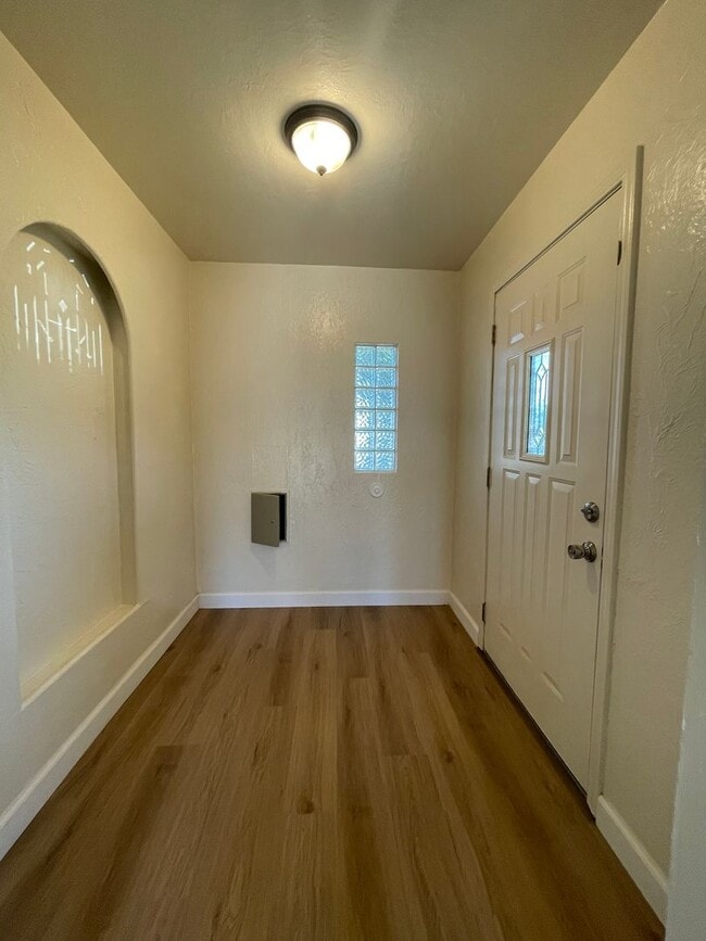 Building Photo - 125 N Elm Ave