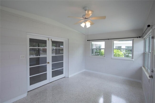 Building Photo - 2510 Roxbury Rd