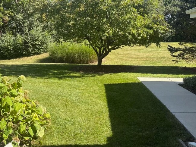 Foto del edificio - 8976 Woodbridge Dr