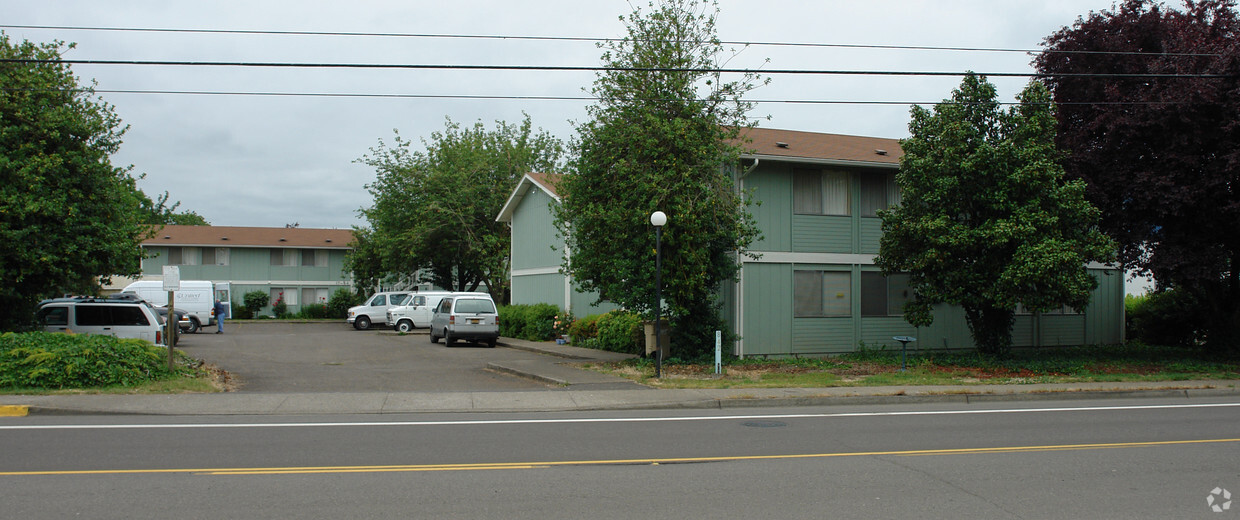 Primary Photo - Walnut Court Apartments