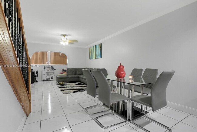 Foto del edificio - 1555 W 44th Pl