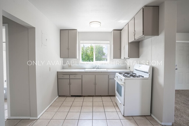 Building Photo - 212 S 1600 W