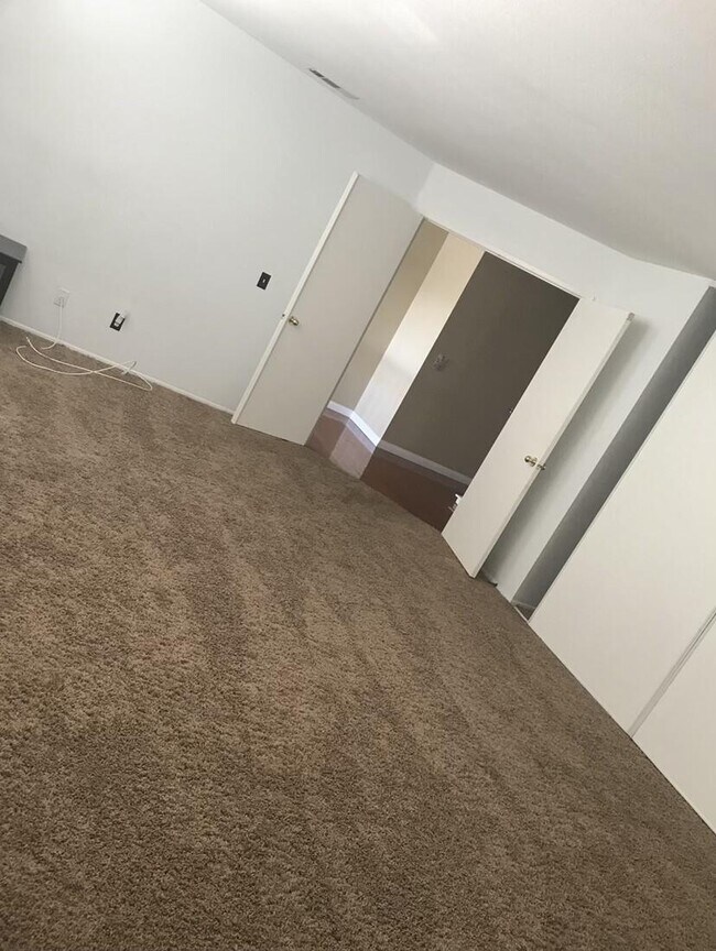 Foto del edificio - 5629 Churchill Ct