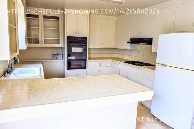 Building Photo - Beautiful 3 Bedroom Home in New Monterey