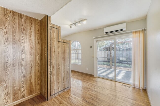 Foto del edificio - 644 164th Pl NE