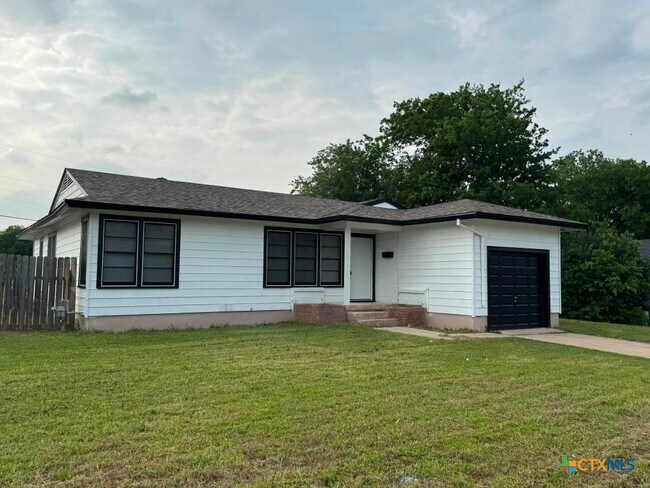 Building Photo - 1109 Estelle Ave