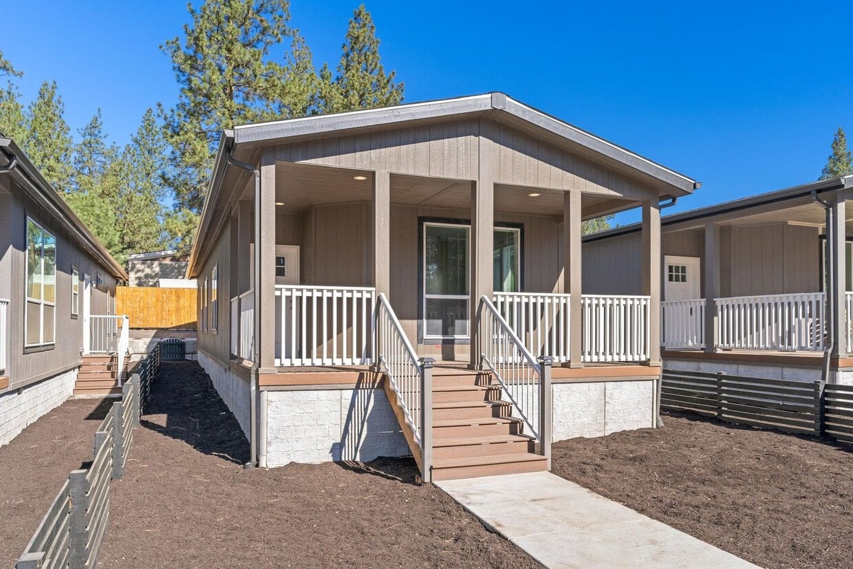 Primary Photo - 3 Bed 2 Bath Brand New - Single level