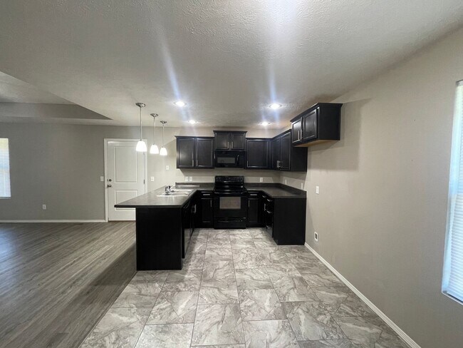 Building Photo - 3 Bedroom in Nixa!