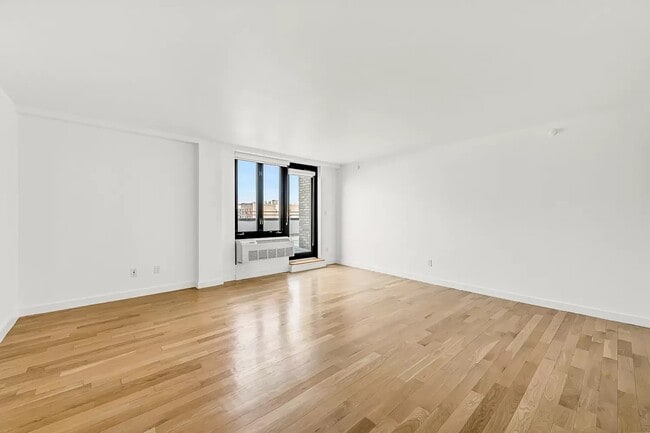 Building Photo - 35-40-40 30th St