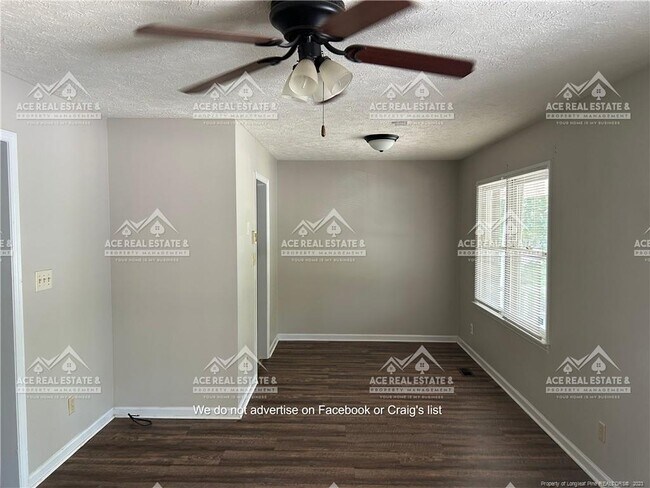 Building Photo - 1635 Ireland Dr