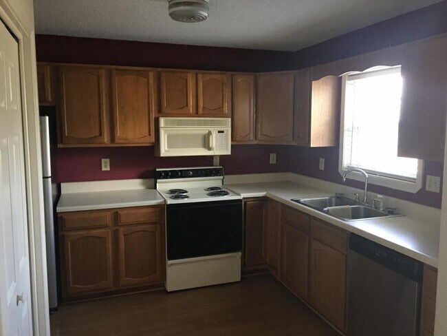Foto del edificio - 1700 Lone Oak Rd