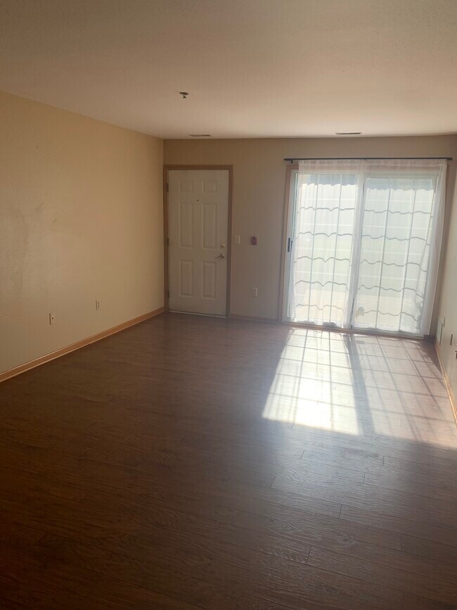 Foto del edificio - 8411 Lexington Pl