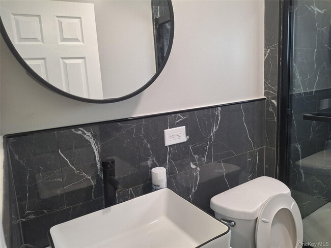 Building Photo - 194-14 115th Rd