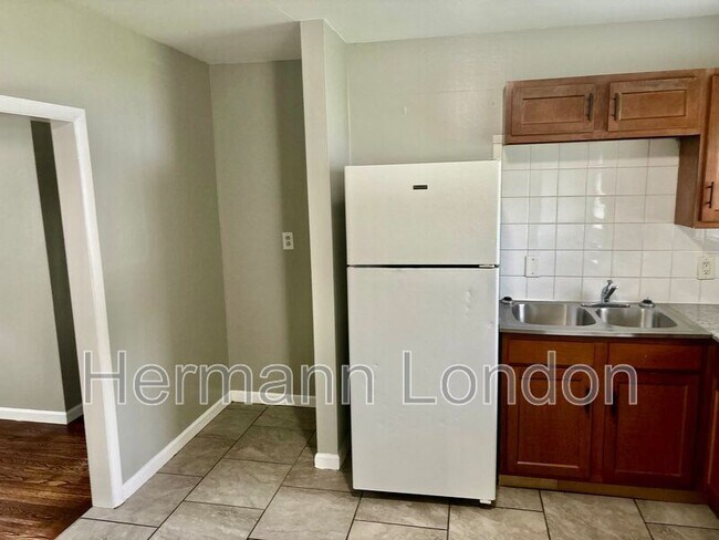 Foto del edificio - 1451 Fairmeadows Lane