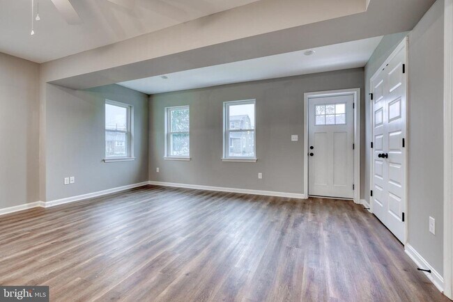 Building Photo - 6722 Brentwood Ave