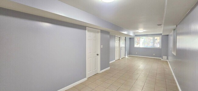 Foto del edificio - 2444 W Homer St