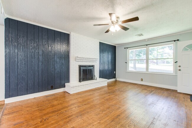 Building Photo - 12421 Max Ln