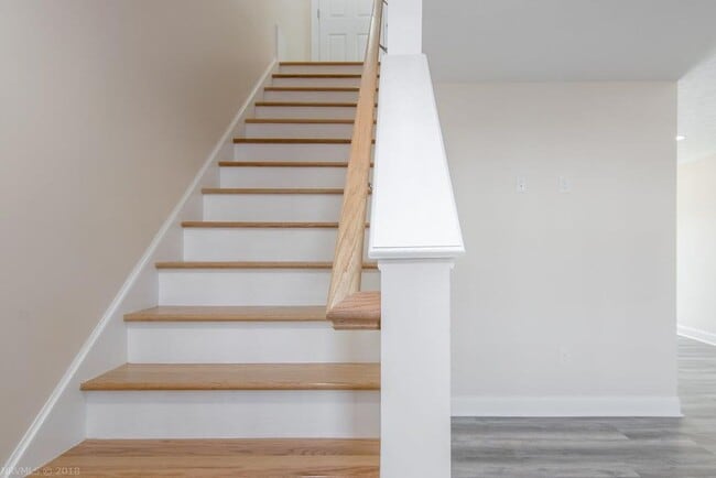 Building Photo - 410 Pin Oak Dr NW