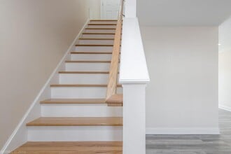 Building Photo - 410 Pin Oak Dr NW