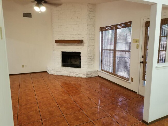 Building Photo - 212 Ranger Dr