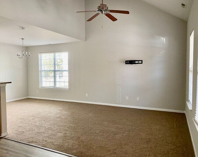 Building Photo - 1bd/1bath with a great loft in a perfect area!