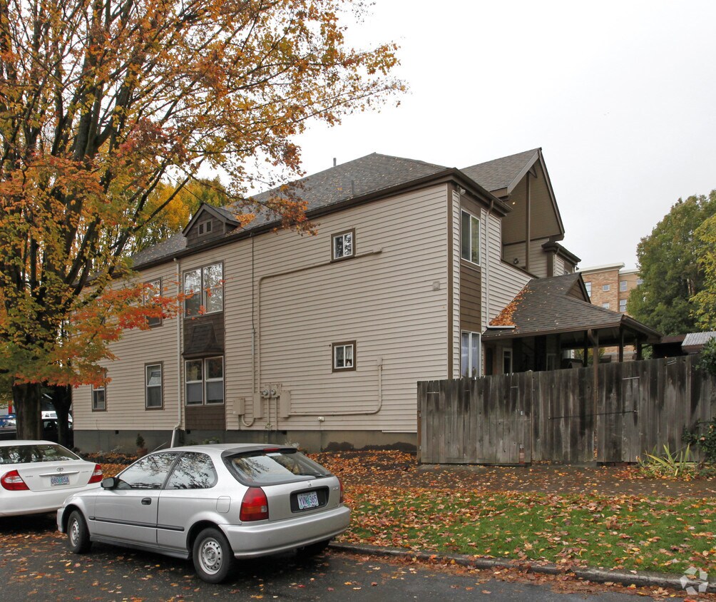Building Photo - 932 SE 12th Ave