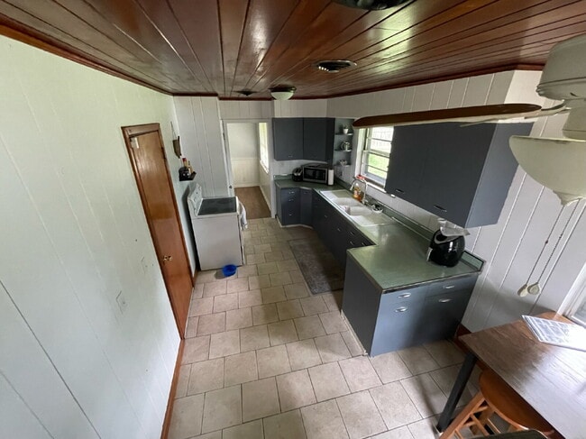 Building Photo - 2920 Highwoods Dr E