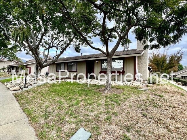 Building Photo - 1621 Carmel Cir W