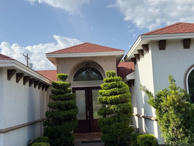 Foto del edificio - 180 Lake Carnegie Ct