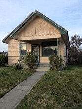 Building Photo - 2417 E Sanson Ave