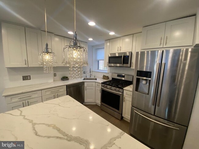 Building Photo - 1820 Clydesdale Pl NW