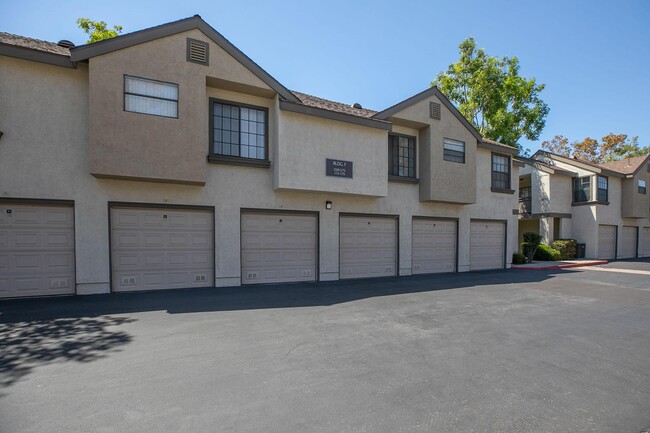 Building Photo - Oak Tree Court Apartment Homes