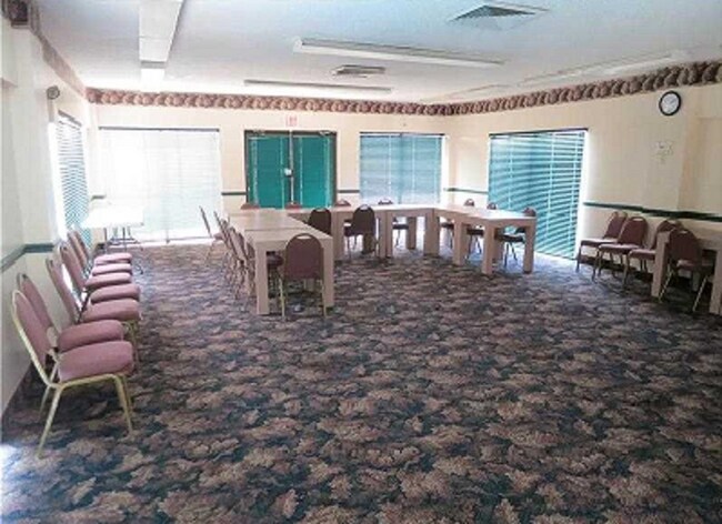 Foto del edificio - 370 NW 76th Ave