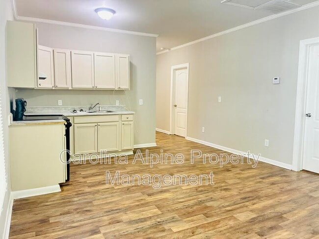 Building Photo - 418 Orange St