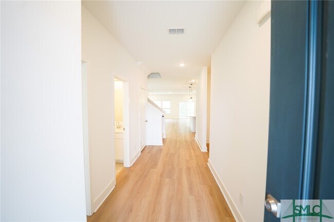 Building Photo - 128 Kingswood Ter