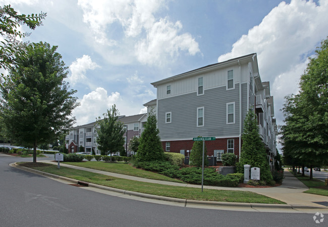 The Crest at Galleria - Galleria Village